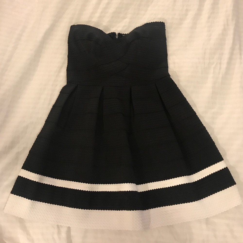 Black/White Strapless Bandage Dress - size Small